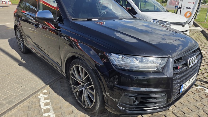 audi-sq7-big-3