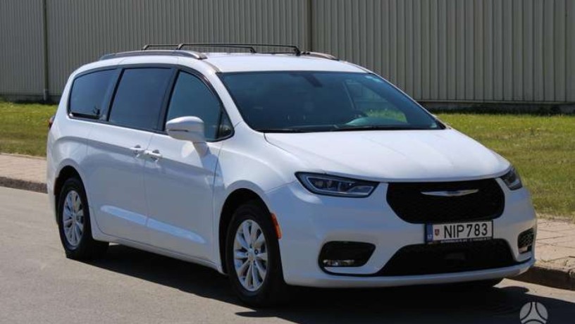 chrysler-pacifica-big-0